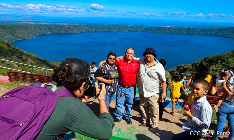 catarina-mirador-familias-nicaragua